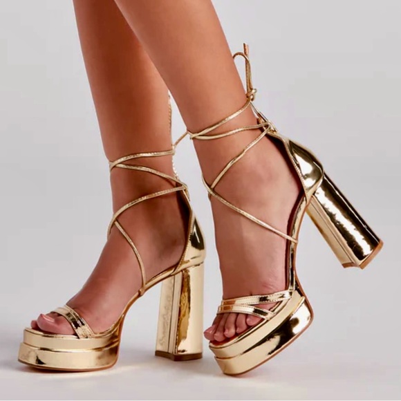 NEW!!!WINDSOR STORE! Star Of The Show Platform Block
Heels Gold sold out! - Picture 5 of 5